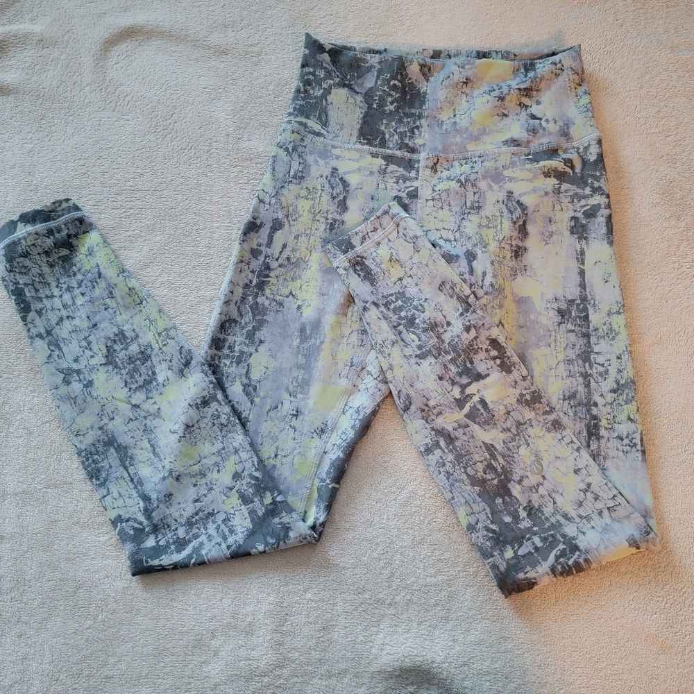 Lululemon wunder under leggings size 6